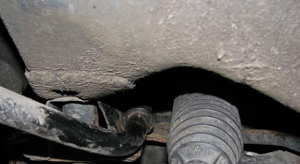 Jak wymienić łączniki stabilizatora w VW Golfie MK4?