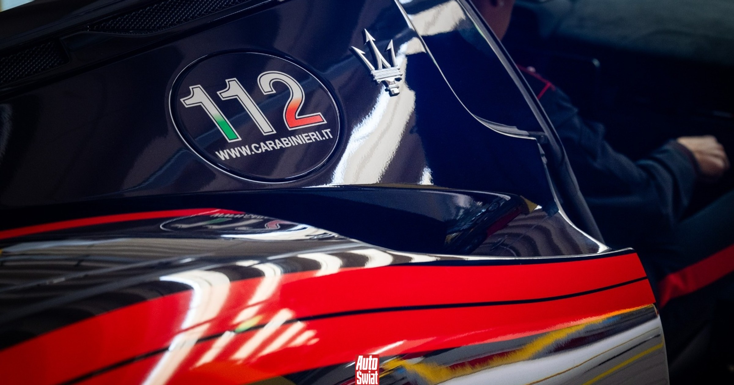 Karabinierzy pokazali dwa wyjątkowe radiowozy. Maserati jeszcze nie mieli