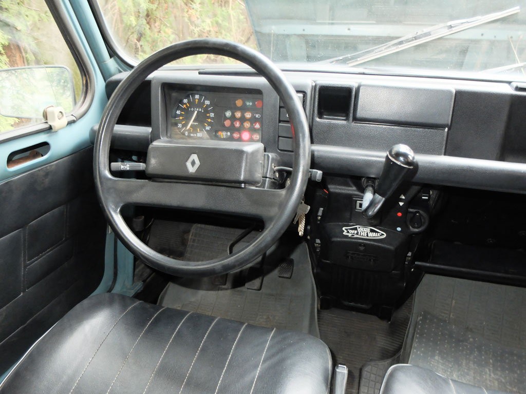 Łódzki żandarm - Kupujemy Renault 4