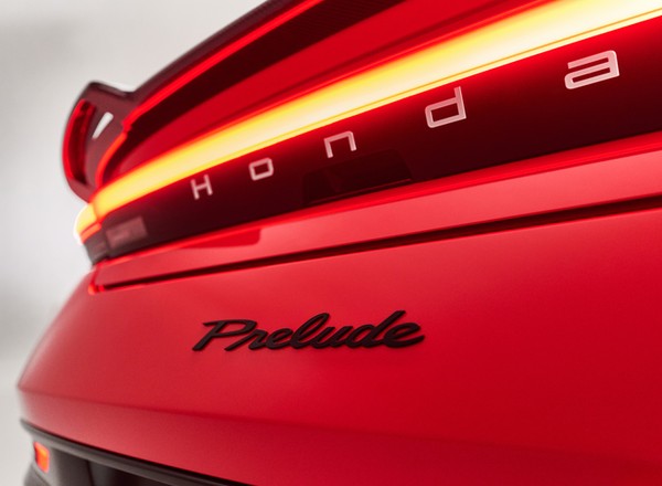 Honda dołożyła Prelude części od Civica Type R. Dostała zawieszenie i hamulce