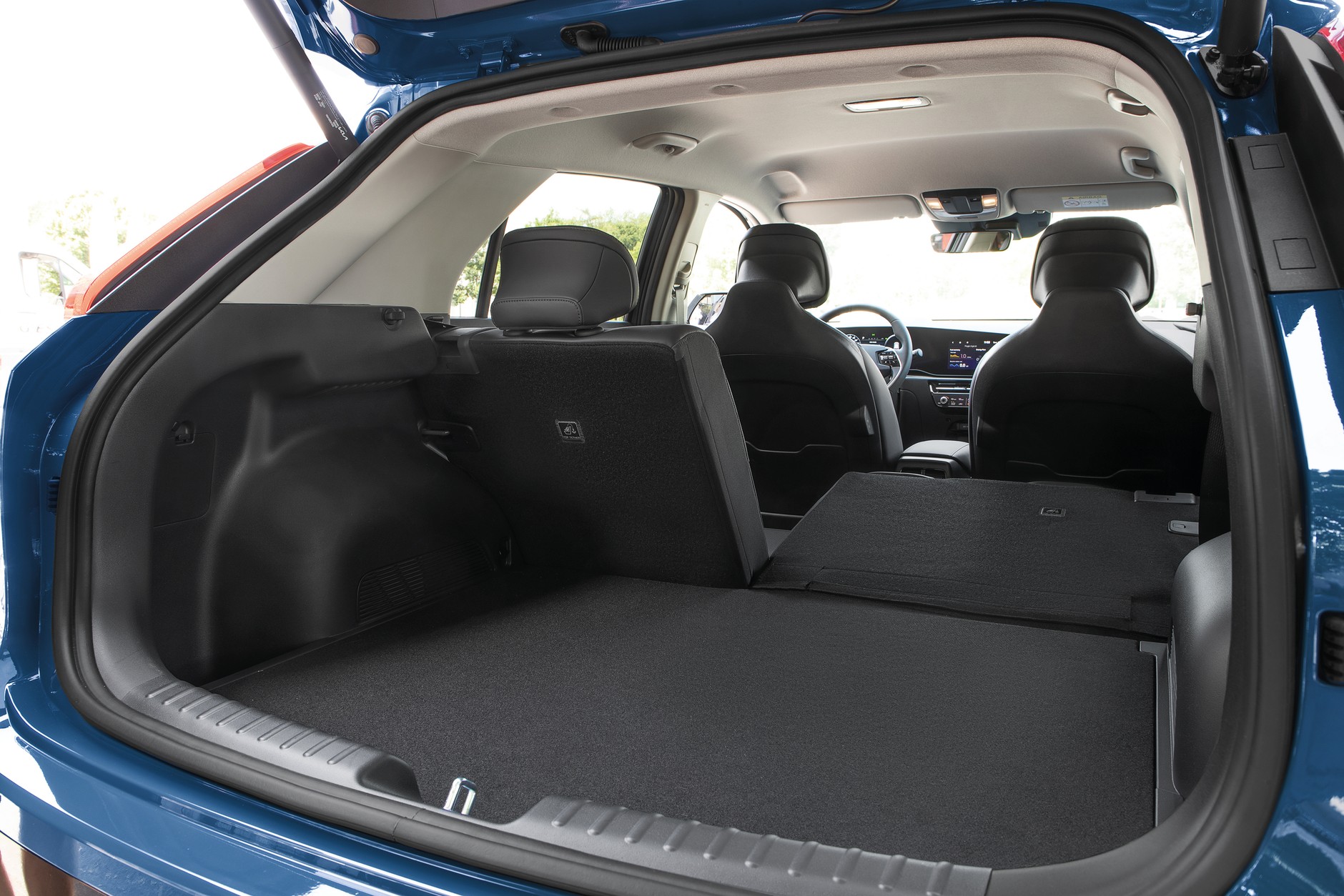 Kia Niro w wersji PHEV ma bagażnik o pojemności 343-1342 l.
