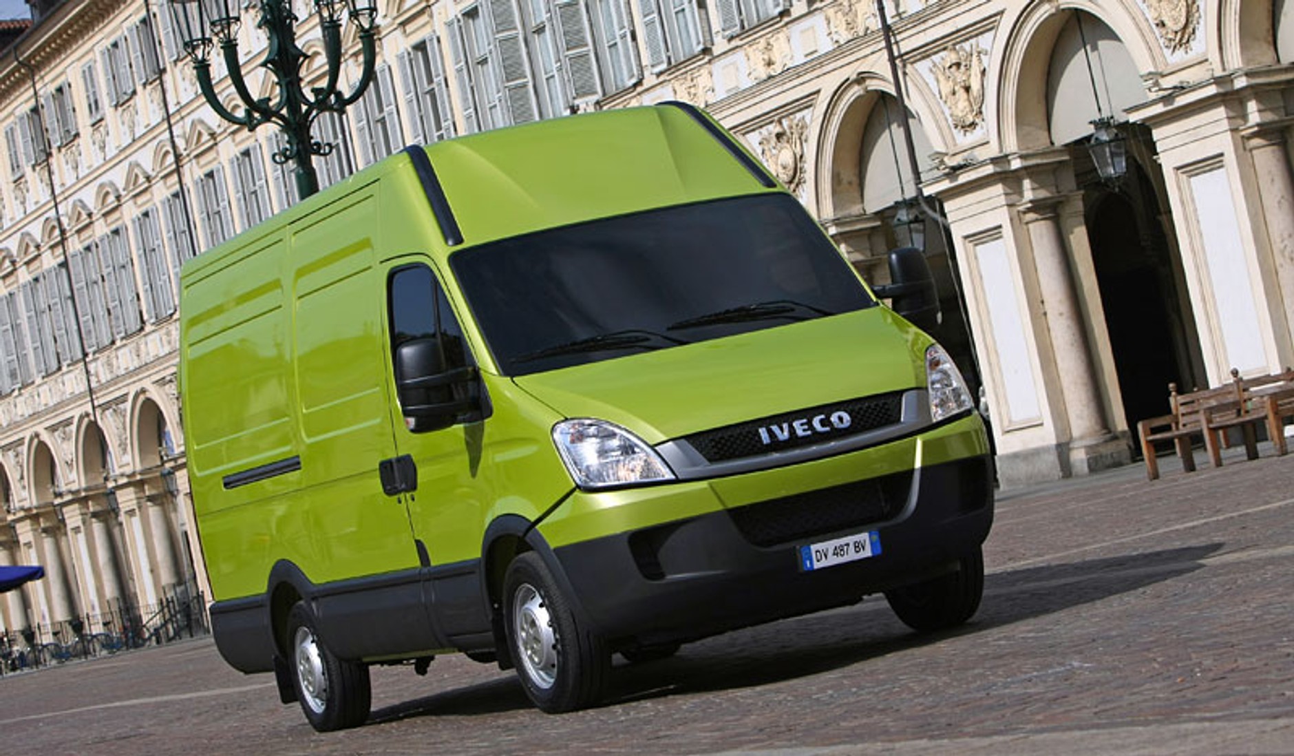 Iveco EcoDaily: włoskie dostawczaki na gaz i elektryczność