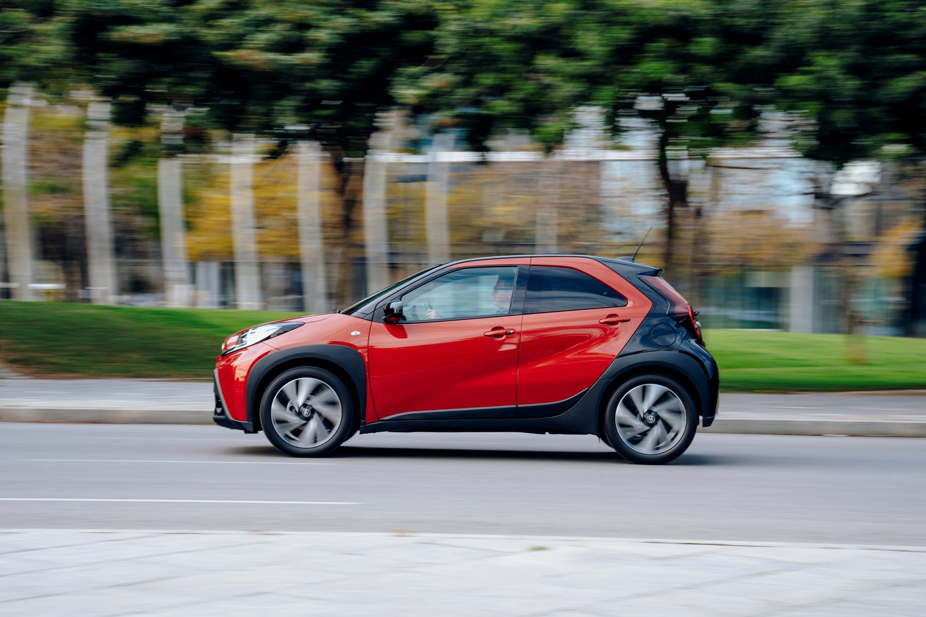 Toyota Aygo została crossoverem.