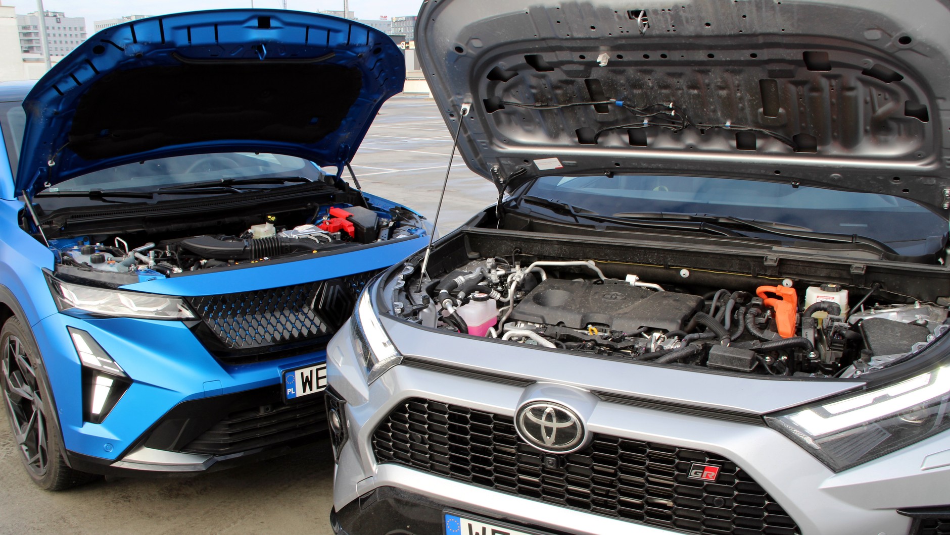 Renault Rafale E-Tech 300 kontra Toyota RAV4 Plug-In Hybrid