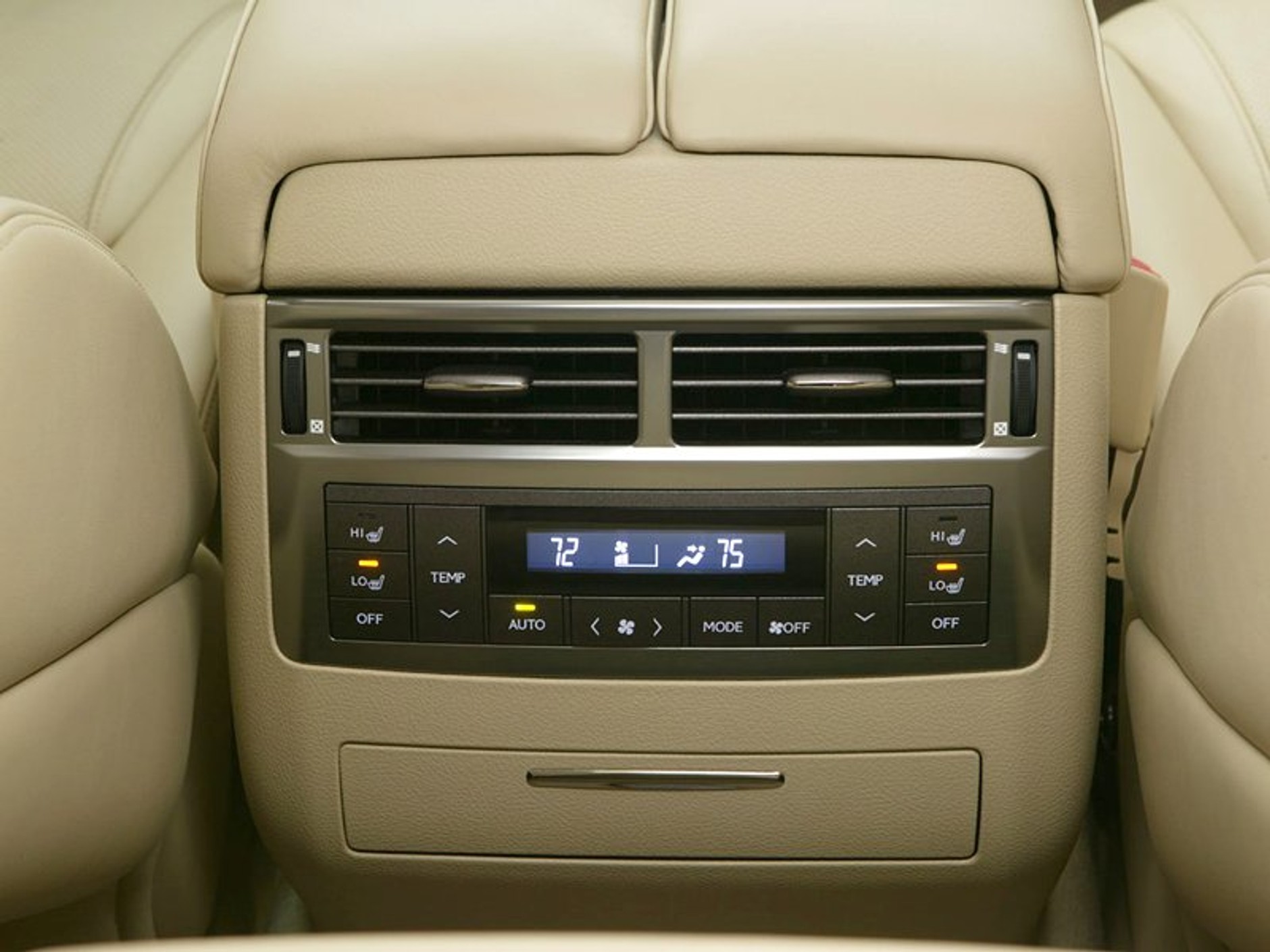 Lexus LX 570 nowa kreacja na temat Land Cruisera