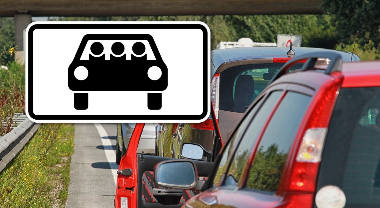 Nowy znak drogowy w Niemczech. Co oznacza symbol trzech osób w samochodzie?
