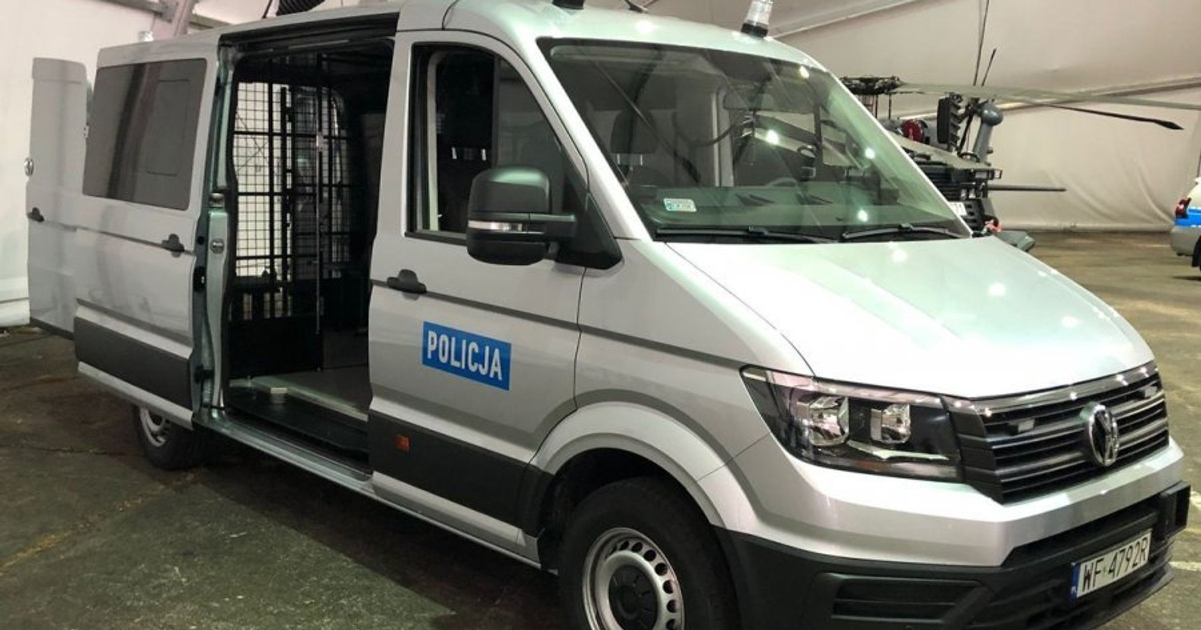 Policja poszukuje dużych furgonów w wersji osobowej do przewozu uzbrojonych oddziałów prewencji