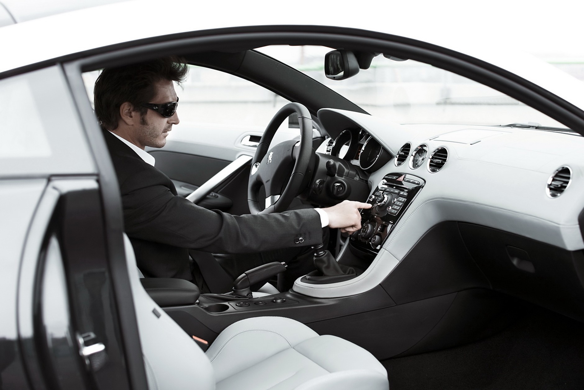 Peugeot RCZ: Esencja emocji w całej okazałości