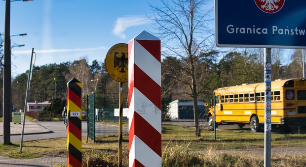 Planujesz dalszą podróż samochodem? Uwaga na nowe zasady wjazdu na granicy