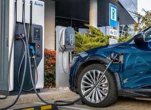 Dlaczego nie kupiłbym samochodu elektrycznego? Nawet elektryk ze Stoczni Gdańskiej mnie nie przekonał [PERTYN]