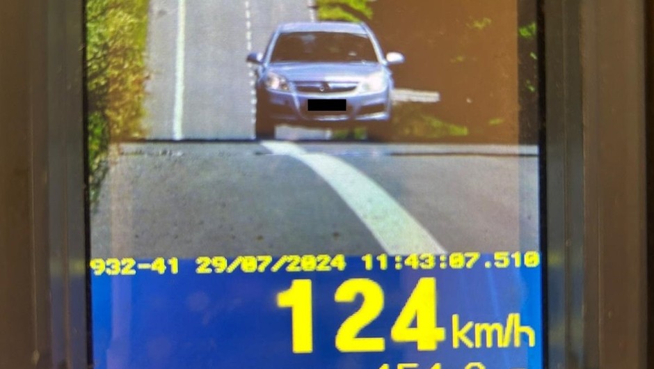 124 km/h w terenie zabudowanym. Młody kierowca stracił prawo jazdy