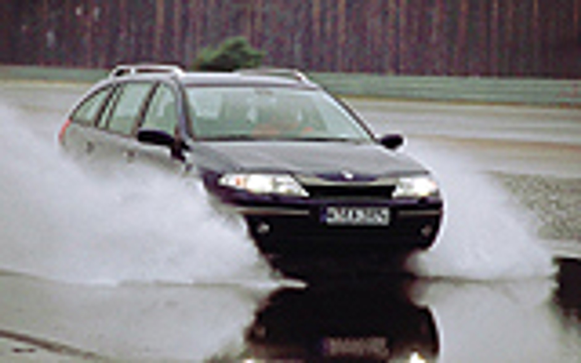 Kto zda, kto popłynie...