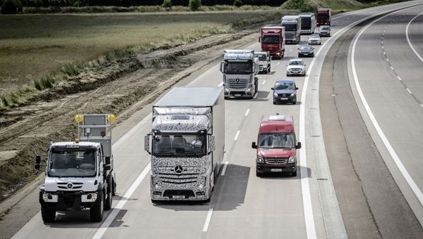 Ciężarówka z automatycznym pilotem