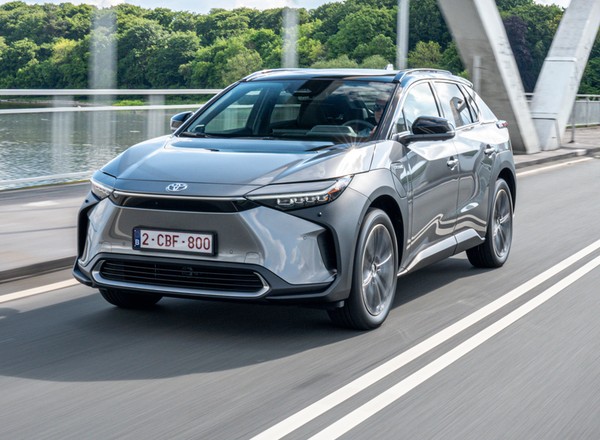 Jeździliśmy pierwszą elektryczną Toyotą bZ4X. To porządne auto