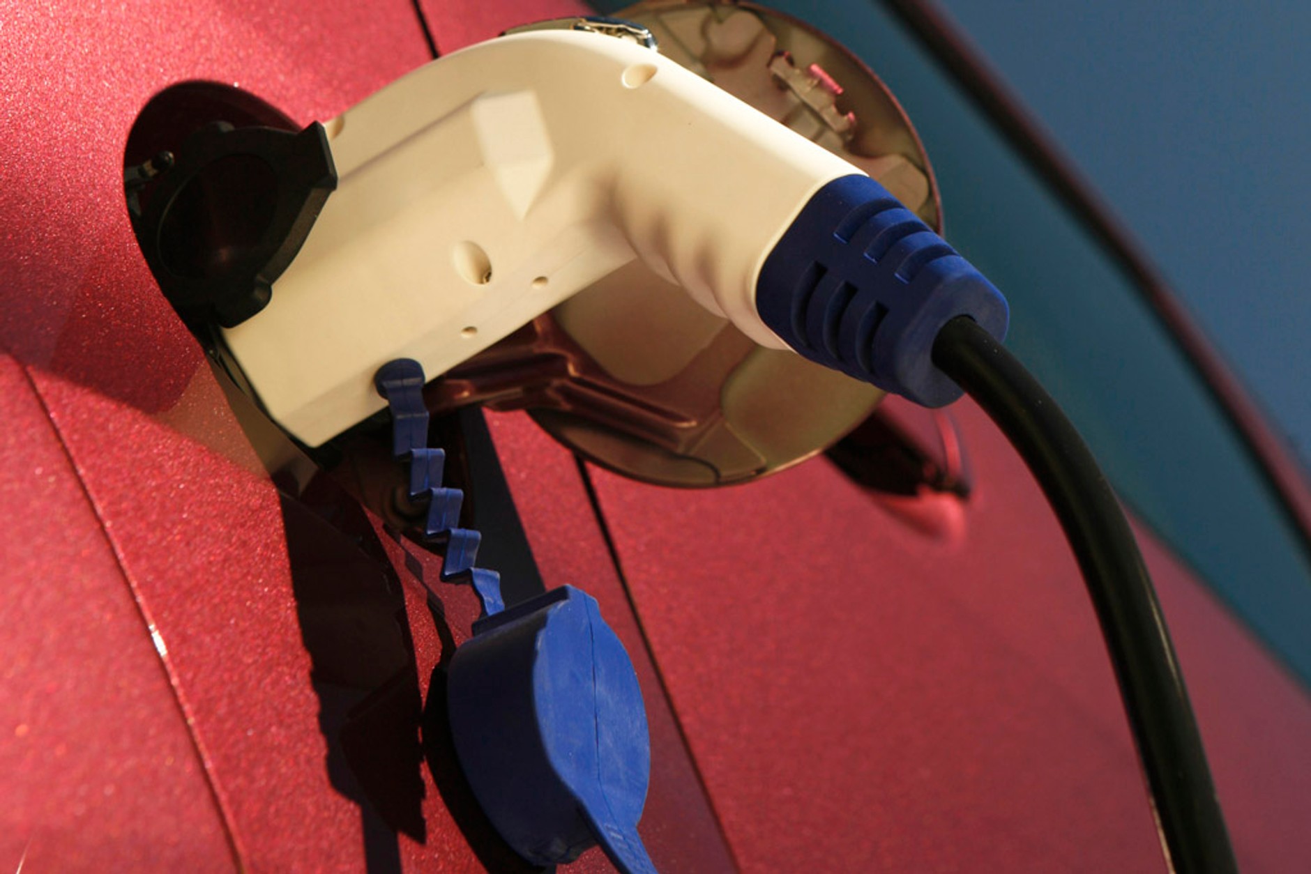 Mitsubishi i-MiEV tańszy o 30 proc.