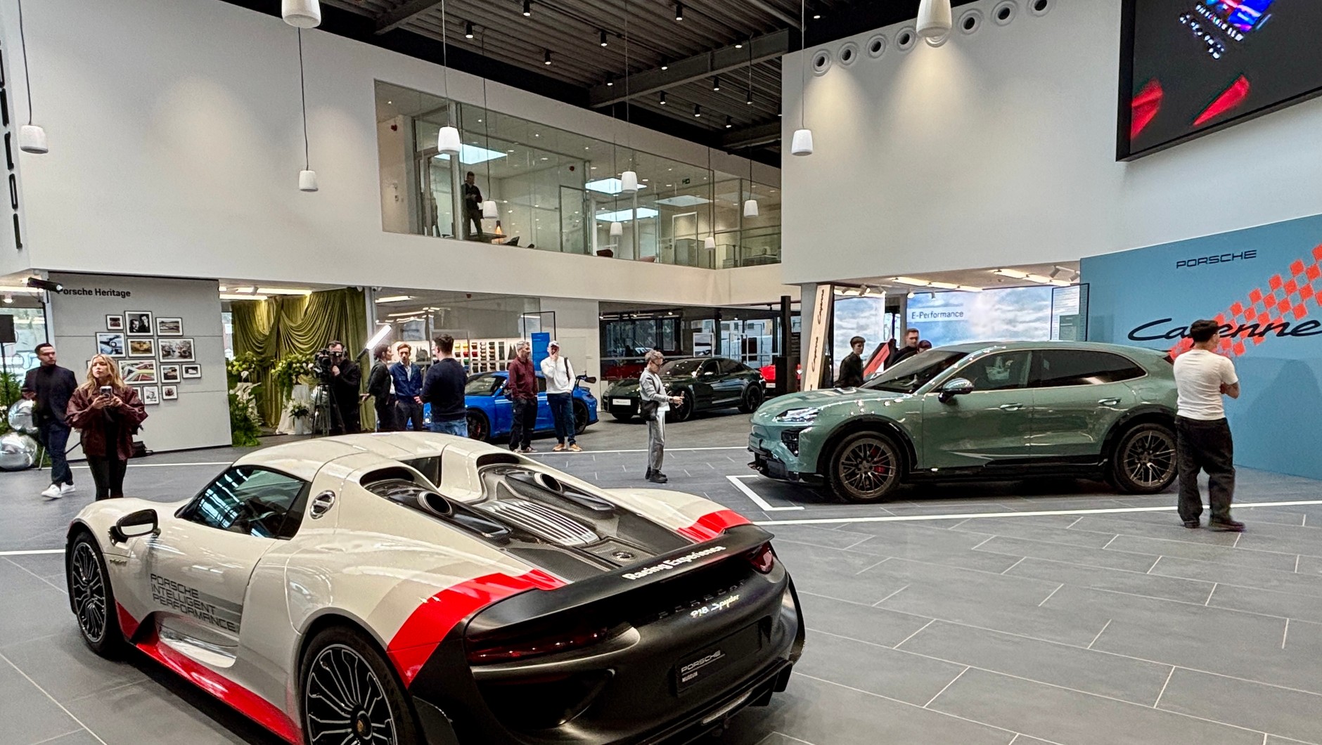 Premiera Cayenne Electric w Porsche Centrum Warszawa Wawer