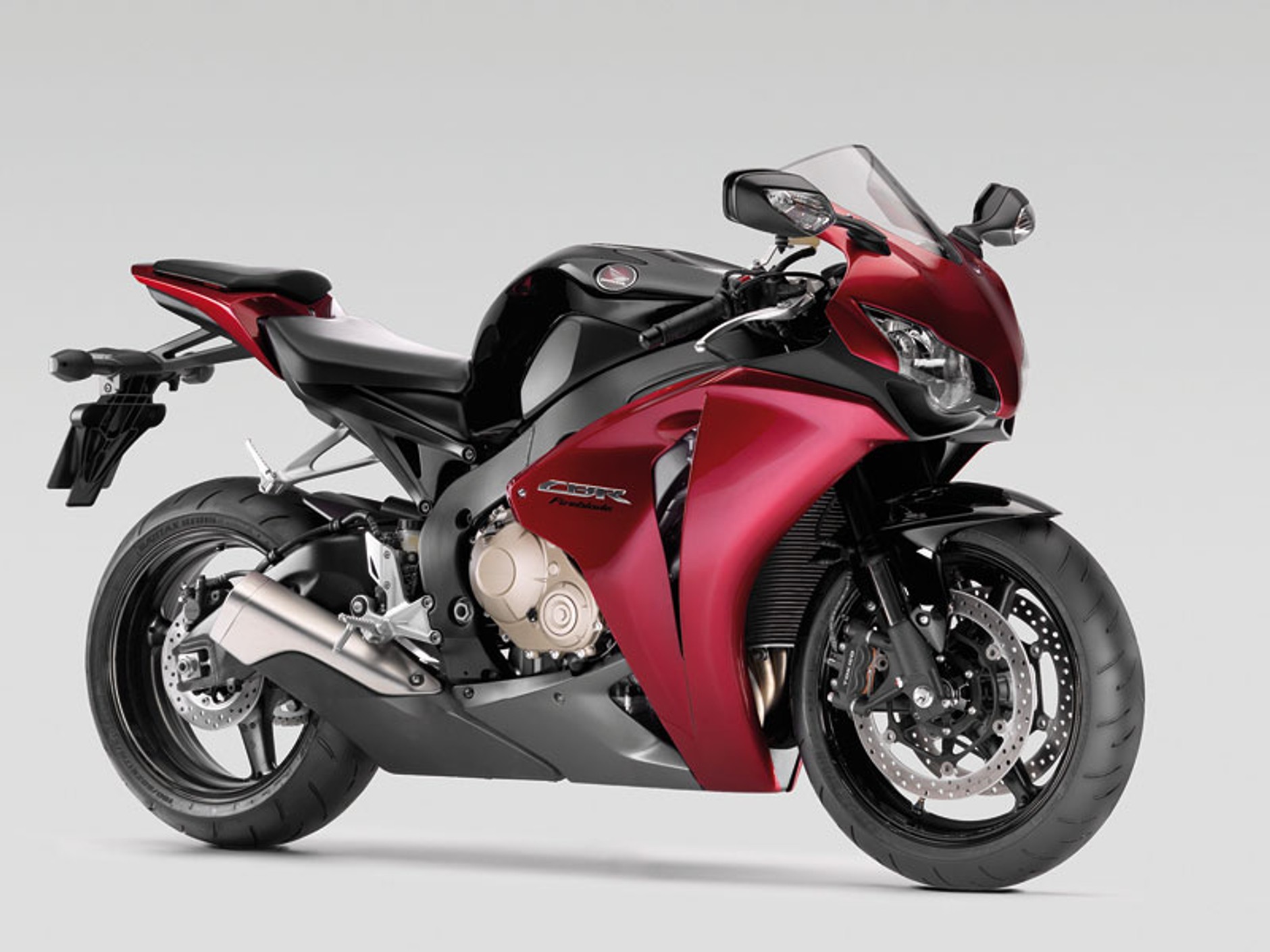 Honda CBR 1000 RR Fireblade 2008: naostrzona żyletka (prezentacja)