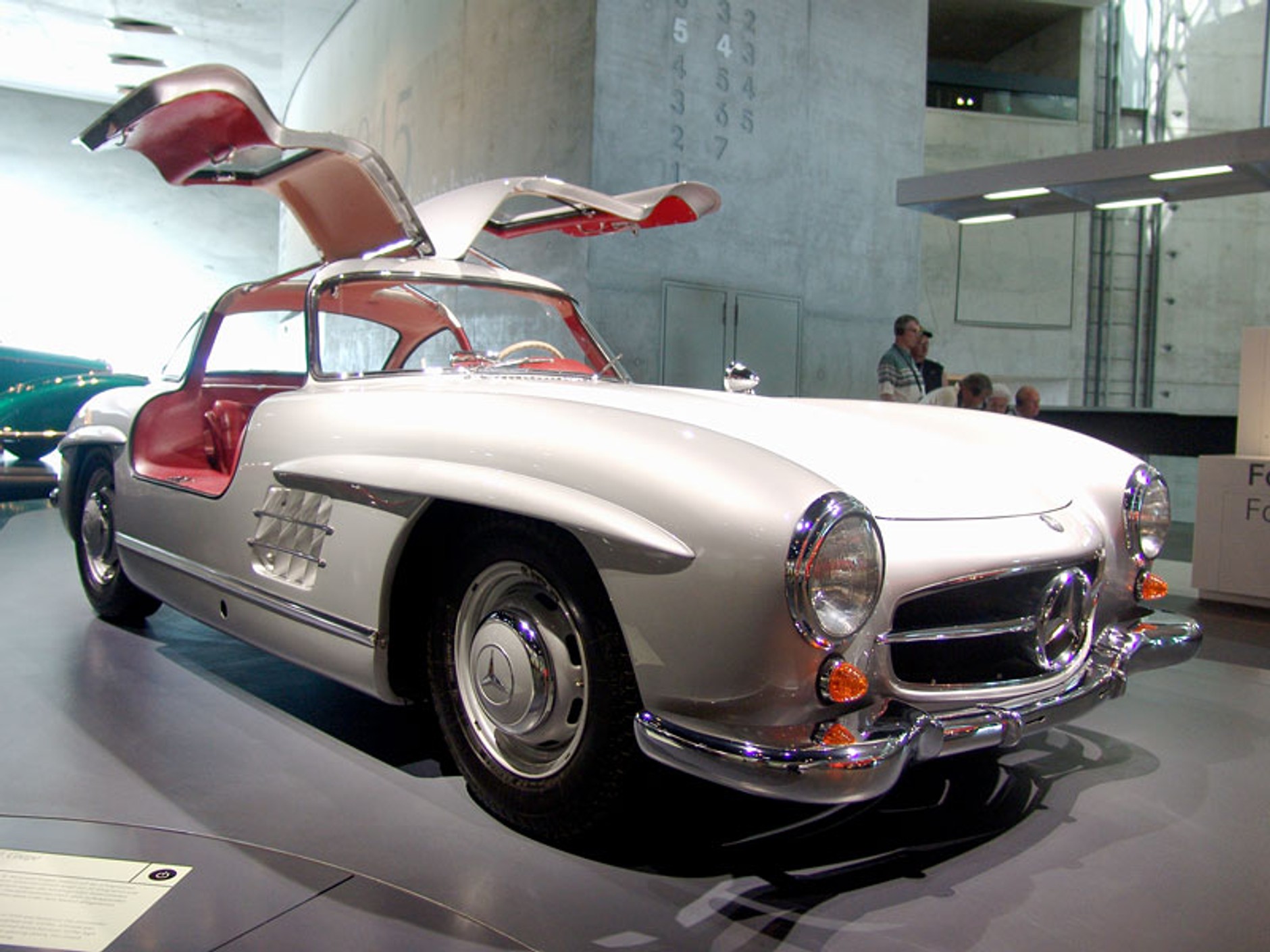 Mercedes-Benz Muzeum: 120 lat historii na 9 piętrach - 1. część (galeria)