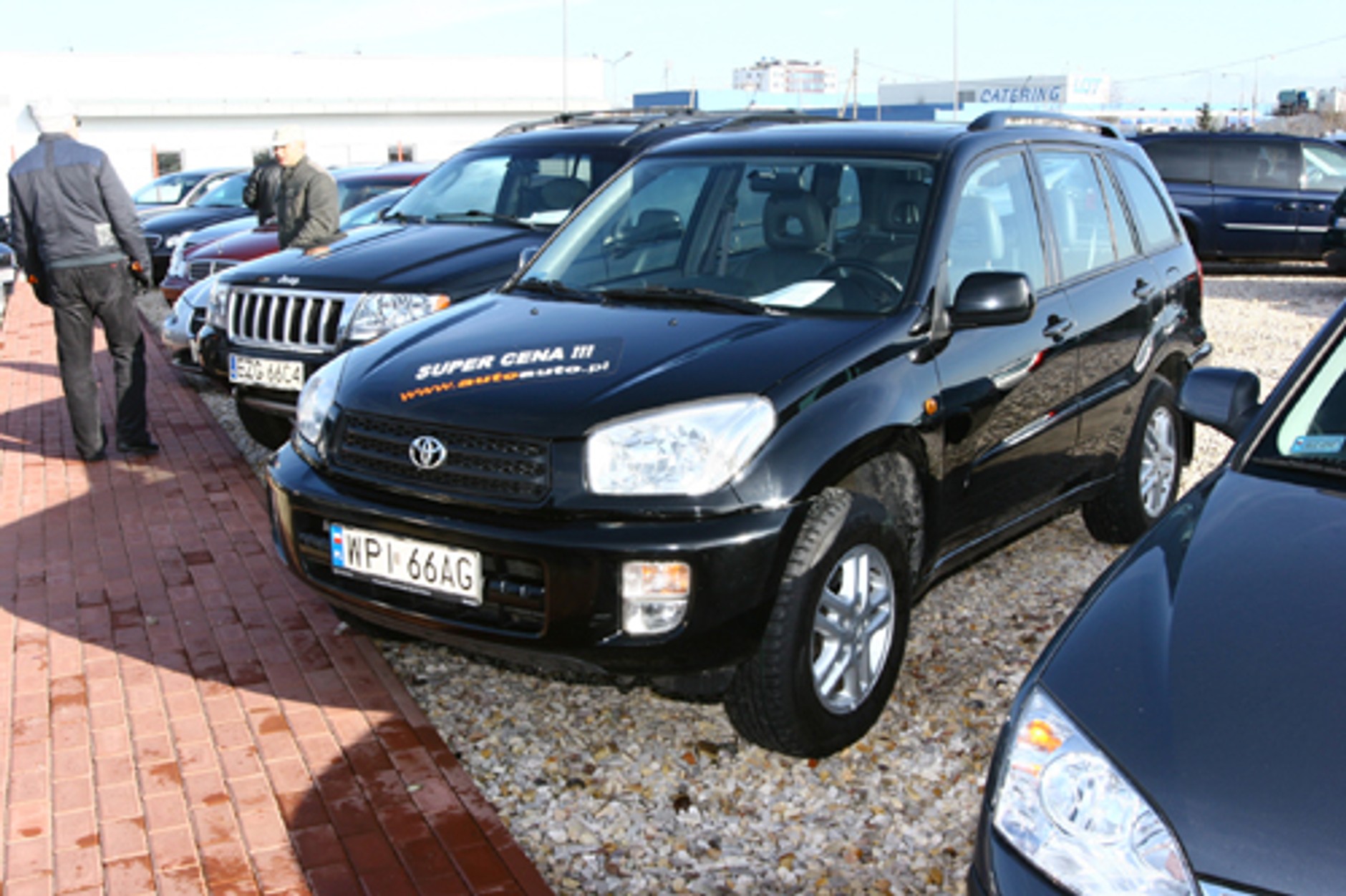 Suzuki SX4 czy Toyota Rav4 - Salon czy komis?