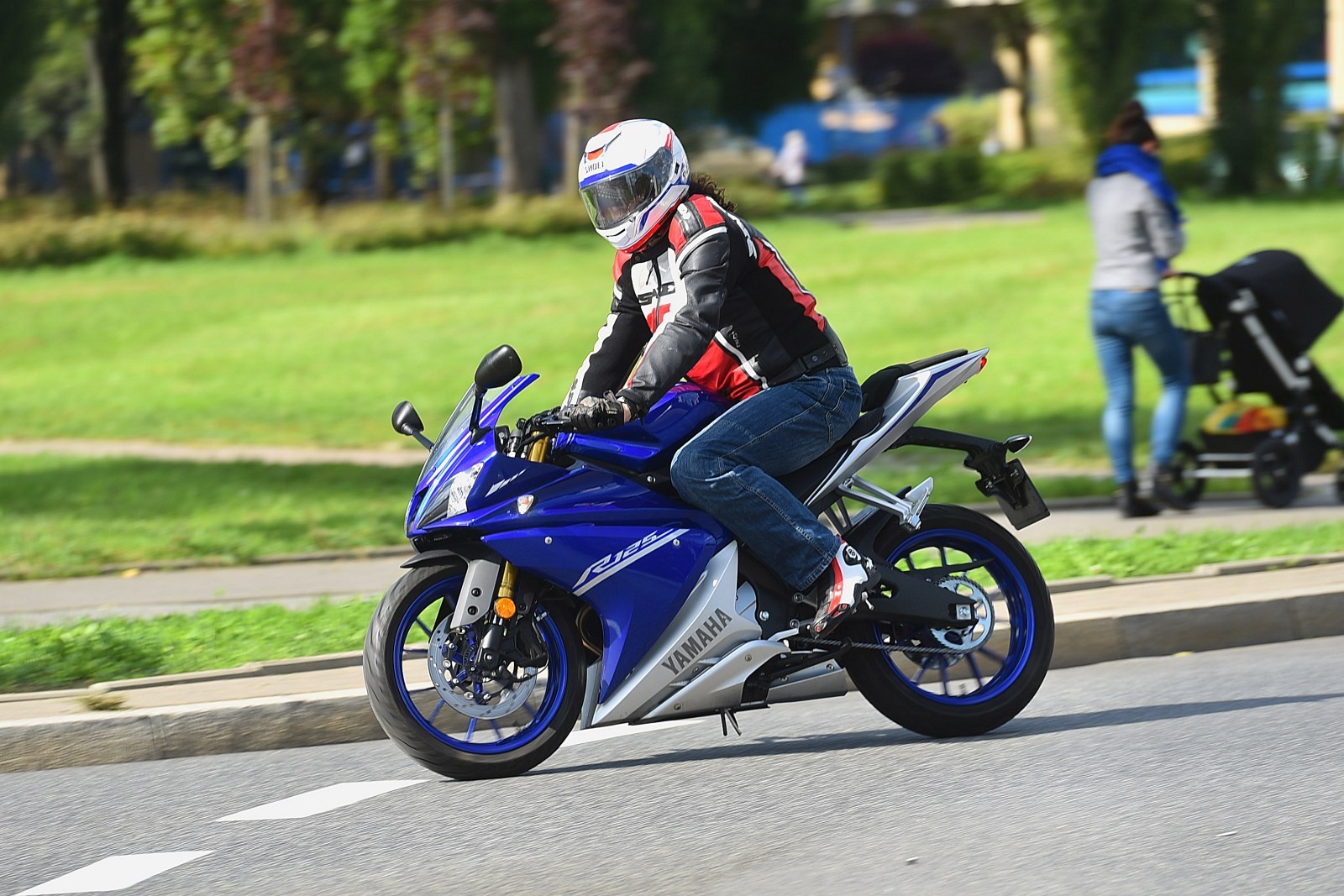 Yamaha YZF-125 2017 w jeździe