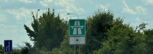 Znak z czarną kropką w sześciokącie jest szalenie istotny dla Polaków. Nawet 3500 zł kary