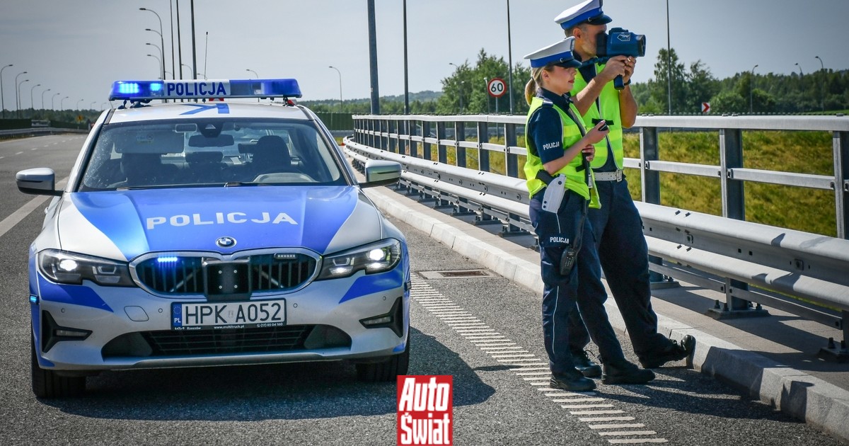 Policja wlepia mandaty za dekoncentrację. Solidne 500 zł i 12 pkt za jeden ruch ręką