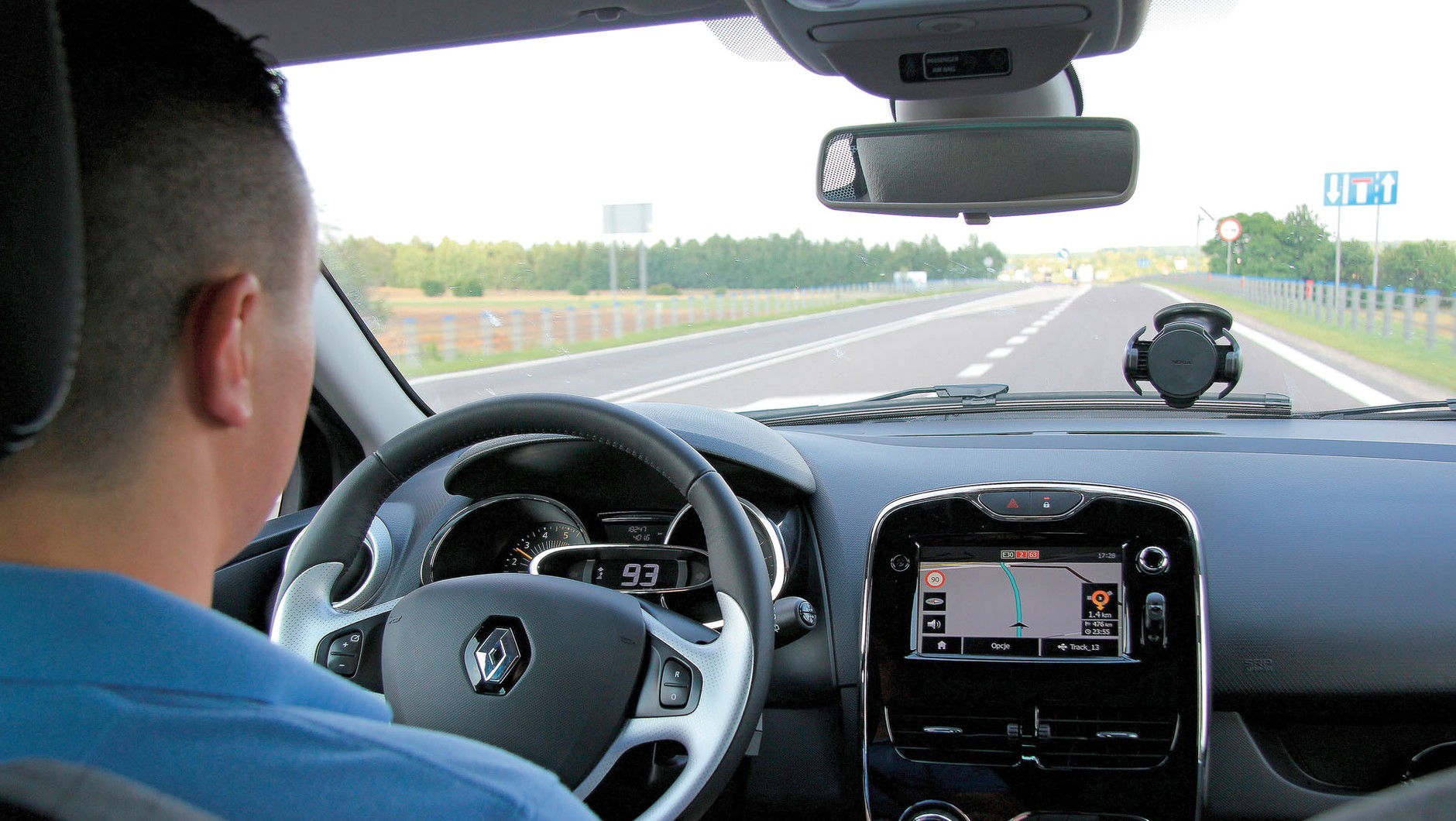 Samochody: Clio, Captur, Mégane III, Laguna III, Lati-
tude, Scénic, Kangoo, Fluence.