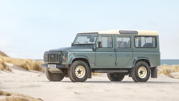 Używany Land Rover Defender za ponad milion złotych. Możesz sobie wybrać kolor. Kupujesz?