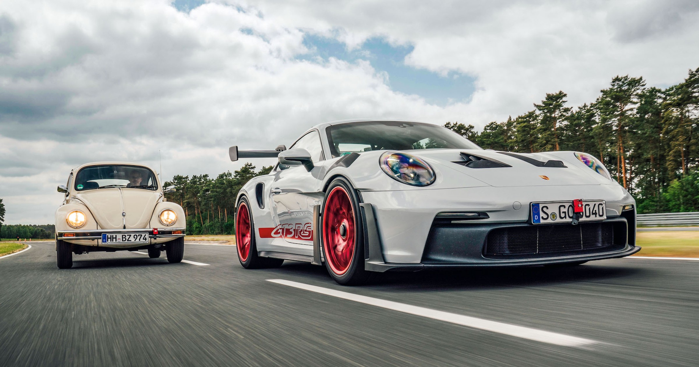 Volkswagen Garbus kontra Porsche 911 GT3 RS
