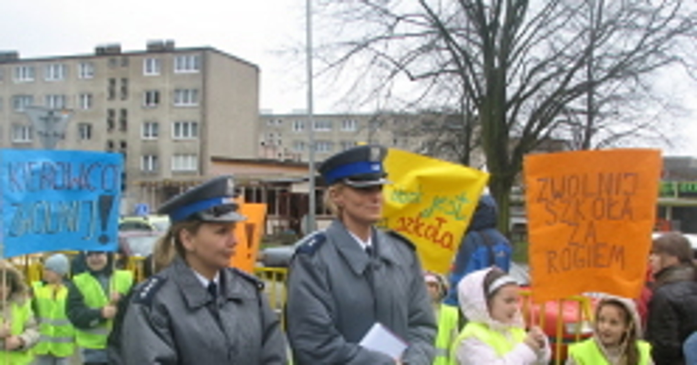 <Zwolnij, szkoła za rogiem> w Szczecinie