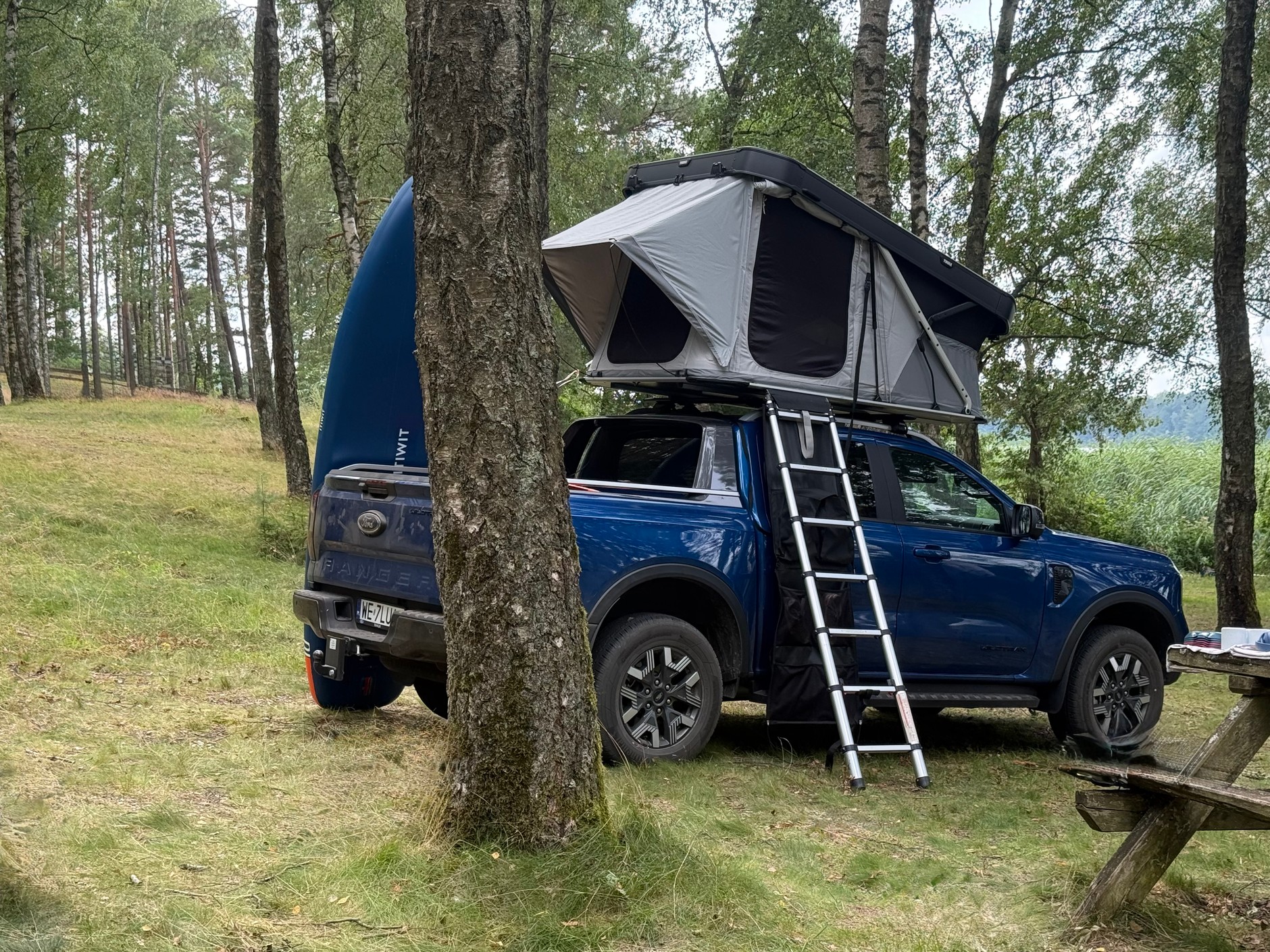 Thule Widesky – namiot dachowy z górnej półki w sztywnej skorupie