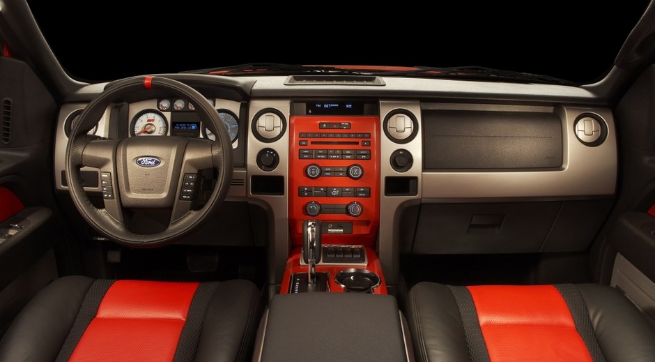 Ford F-150 SVT Raptor dla szybkiego farmera