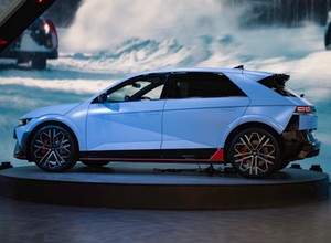 Żarty się skończyły. Hyundai IONIQ 5 N to elektryk, który nie boi się driftu
