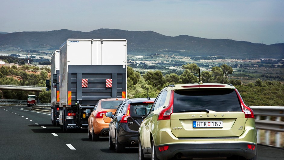 Pociąg drogowy Volvo już na drodze publicznej