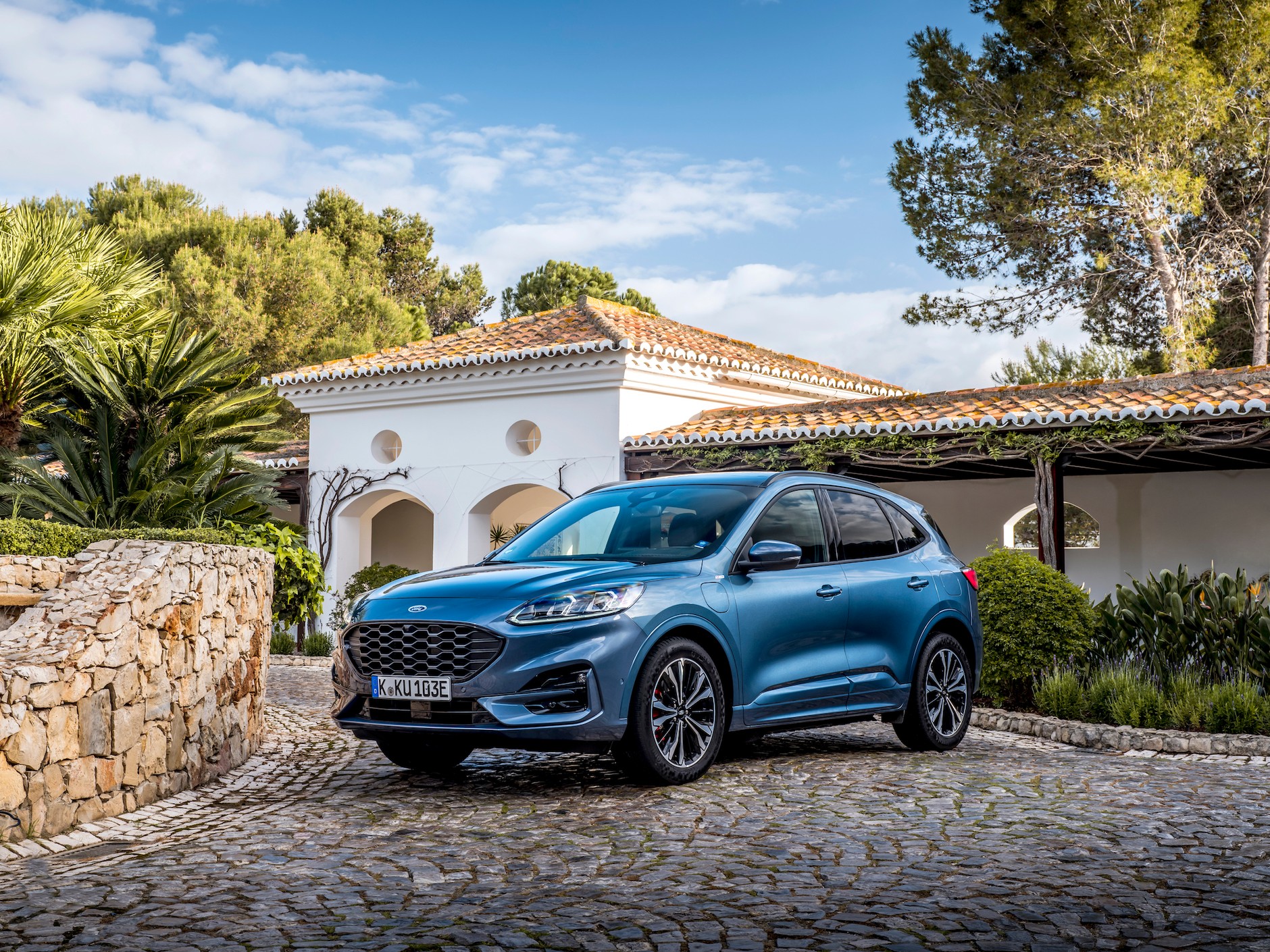 Kuga ST-Line X Plug-In Hybrid 001