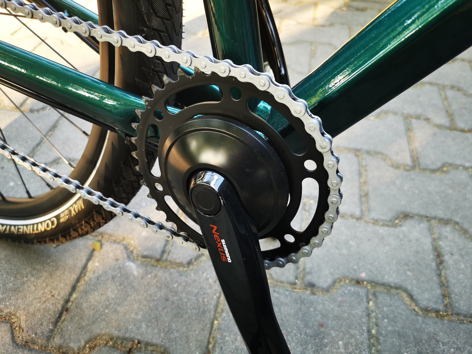 Rower miejski BMW: jednorzędowa korba