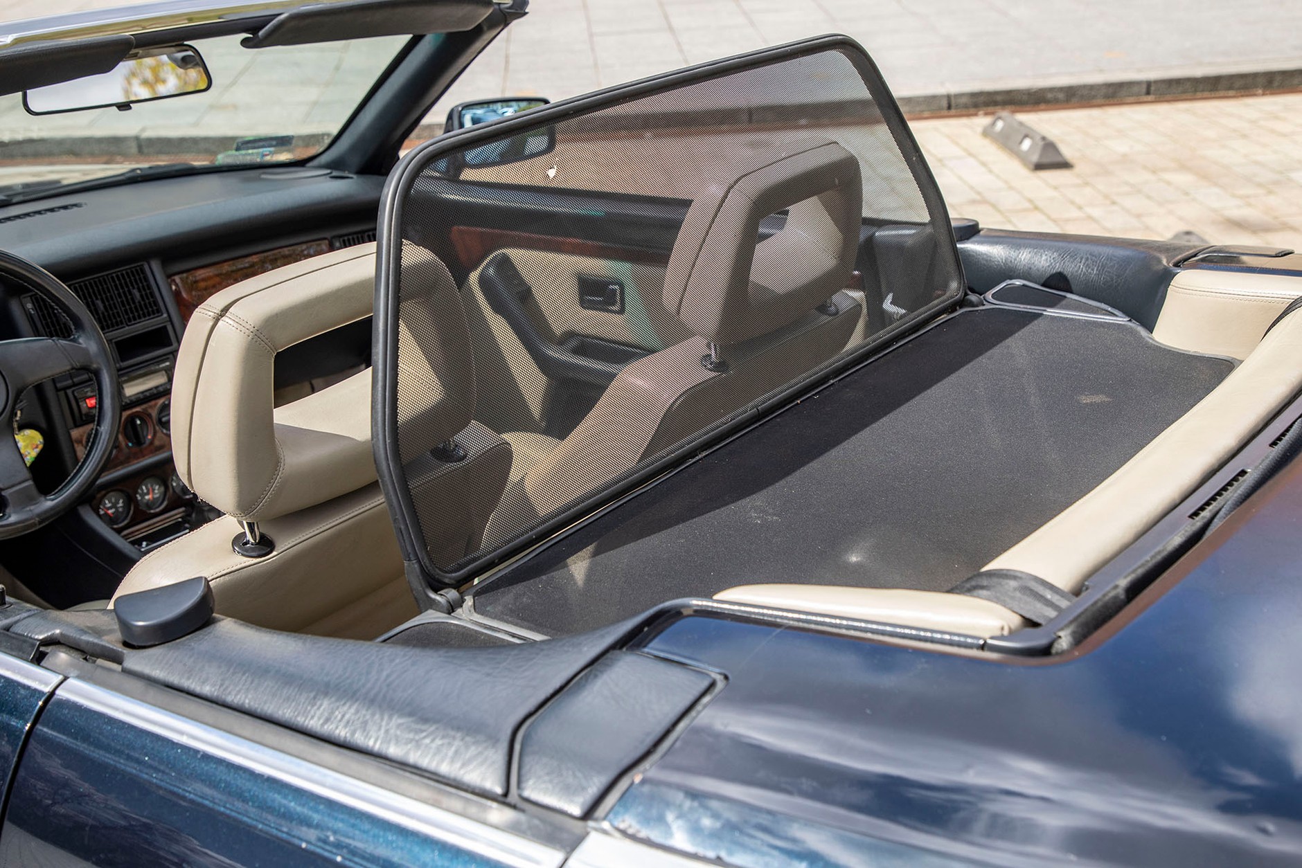 W kabriolecie łatwo o opaleniznę, co nie jest dobrze widziane w Chinach.