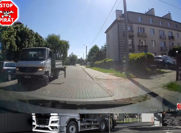Zapomniał, że ma wysuniętą podporę. Uderzył nią w inne auto [Nagranie]