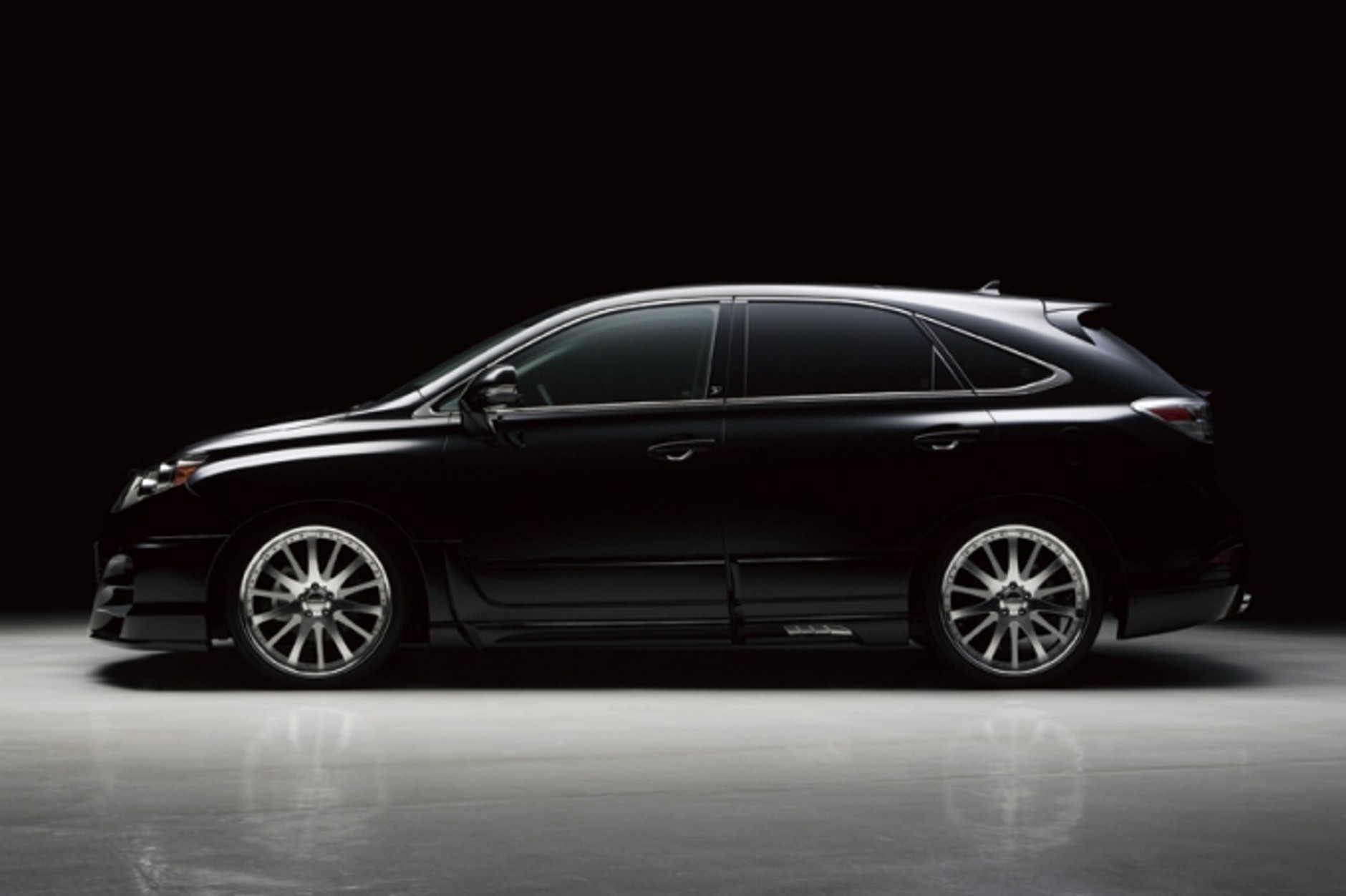 Lexus RX350 Black Bison - Kolejny Bizon od Wald International