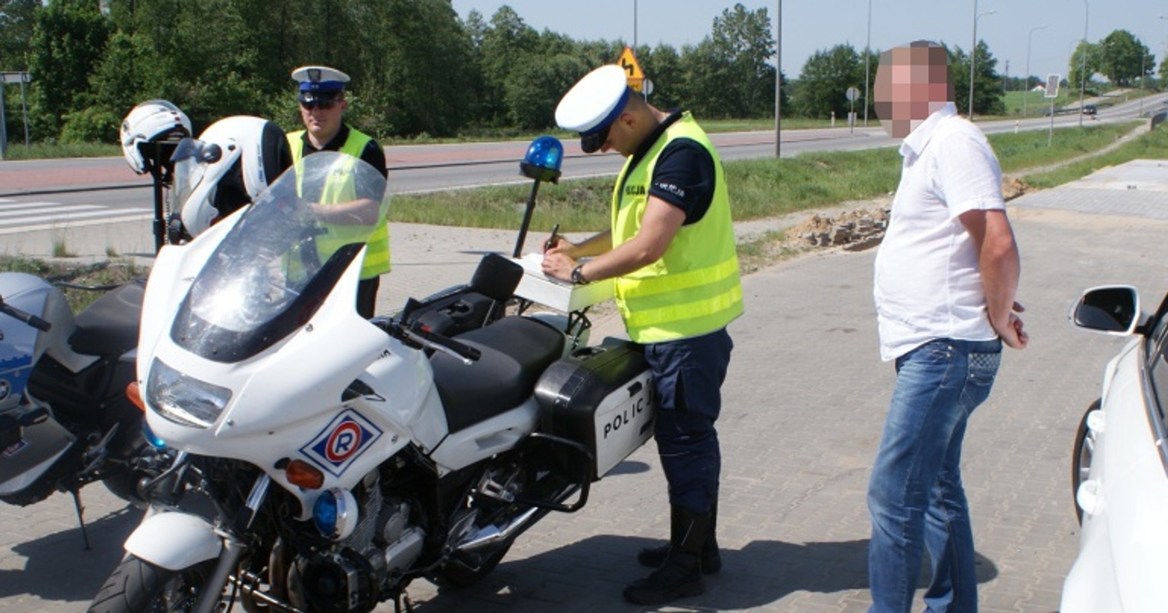 Obraz pochodzący z serwisu https://bydgoszcz.policja.gov.pl/kb1/informacje/wiadomosci/148019,Policyjne-dzialania-BEZPIECZNA-DROGA-DK-10-PREDKOSC-I-WYPRZEDZANIE-w-powiecie-by.html