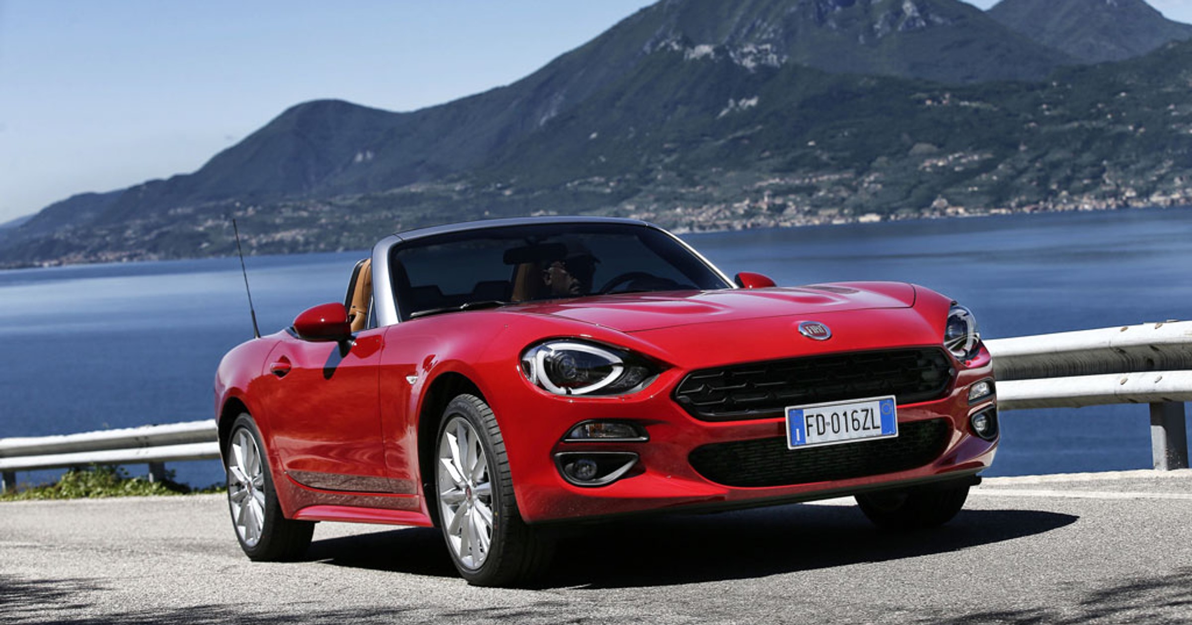 Akurat na lato – Fiat 124 Spider trafia do europejskich salonów