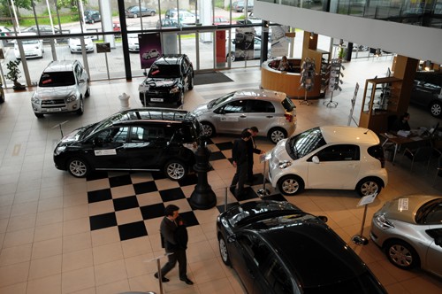 Wielki test salonów samochodowych: W salonach Toyoty obsługują najlepiej