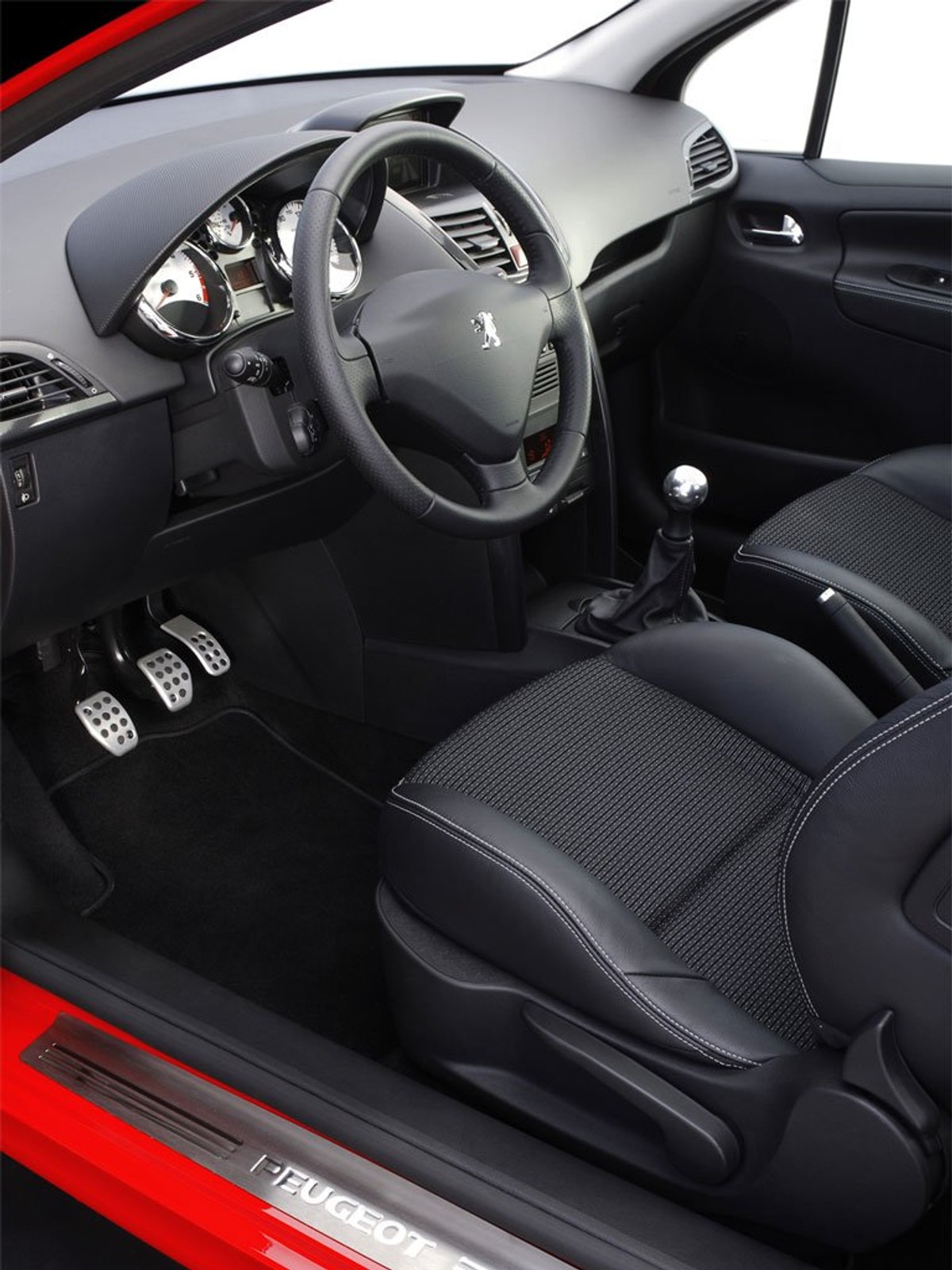 Sprzedaż w Europie 2008: Peugeot liderem w klasie małych samochodów