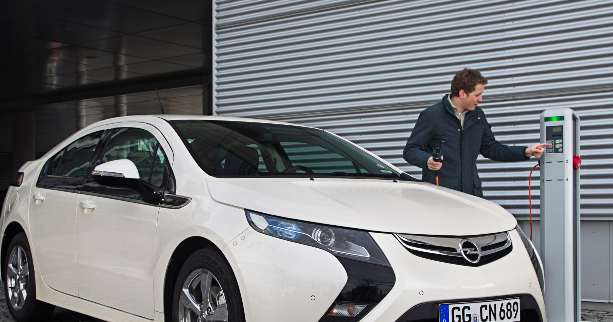 Genewa 2010: Opel - prototyp Ampera już w drodze na Salon