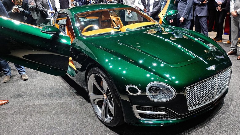 Genewa 2015 - Bentley EXP 10
