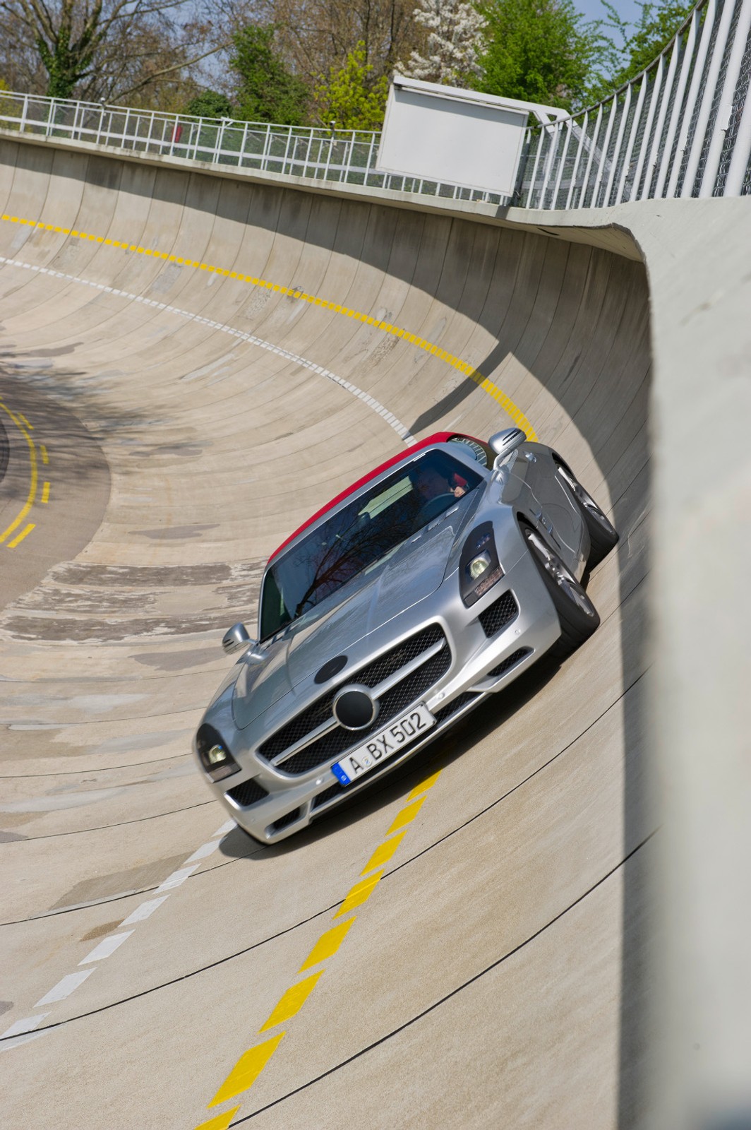 Zbliża się Mercedes SLS AMG w wersji Roadster