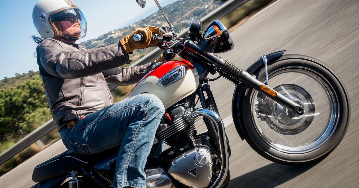 Triumph Bonneville T100 w akcji