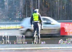 Nie zatrzymał się do kontroli, a potem rozbił auto [Nagranie]