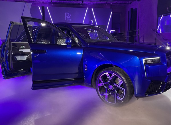 Obejrzałem Rolls-Royce'a Cullinana Series II. Jest lepszy od zamku Balmoral