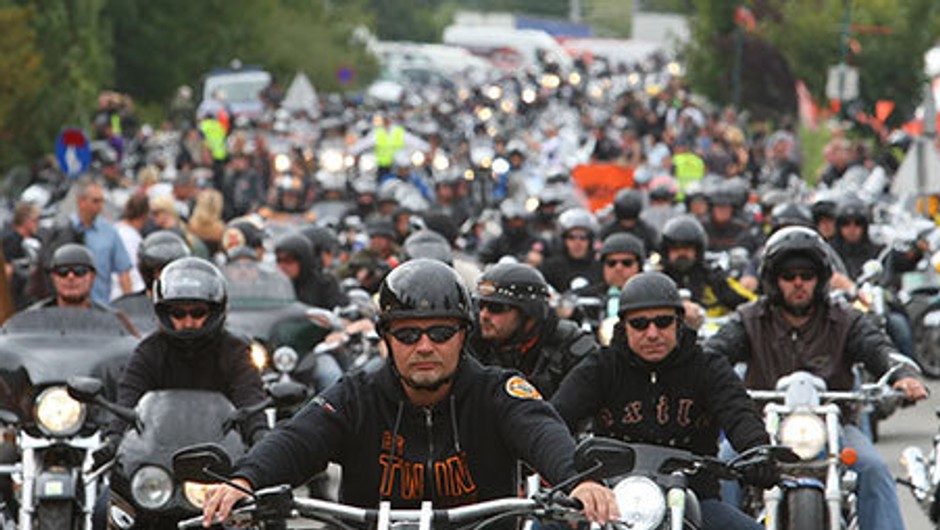 Motocykliści